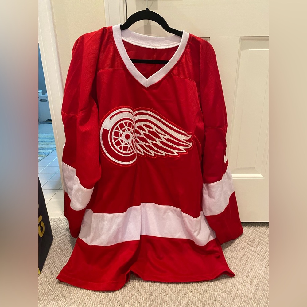 Gordie Howe jersey - Ferris Buehler Cameron costume